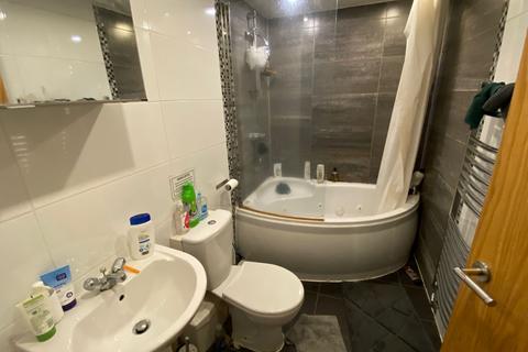 8 bedroom terraced house to rent, Leeds LS6