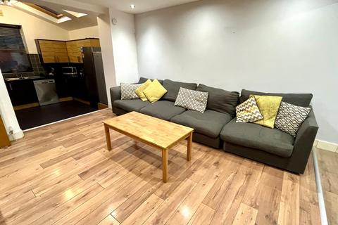 8 bedroom terraced house to rent, Leeds LS6