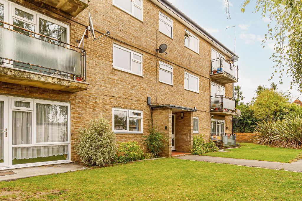 Lower Boston Road, Hanwell, London, W7 2NR 2 bed flat to rent £1,950