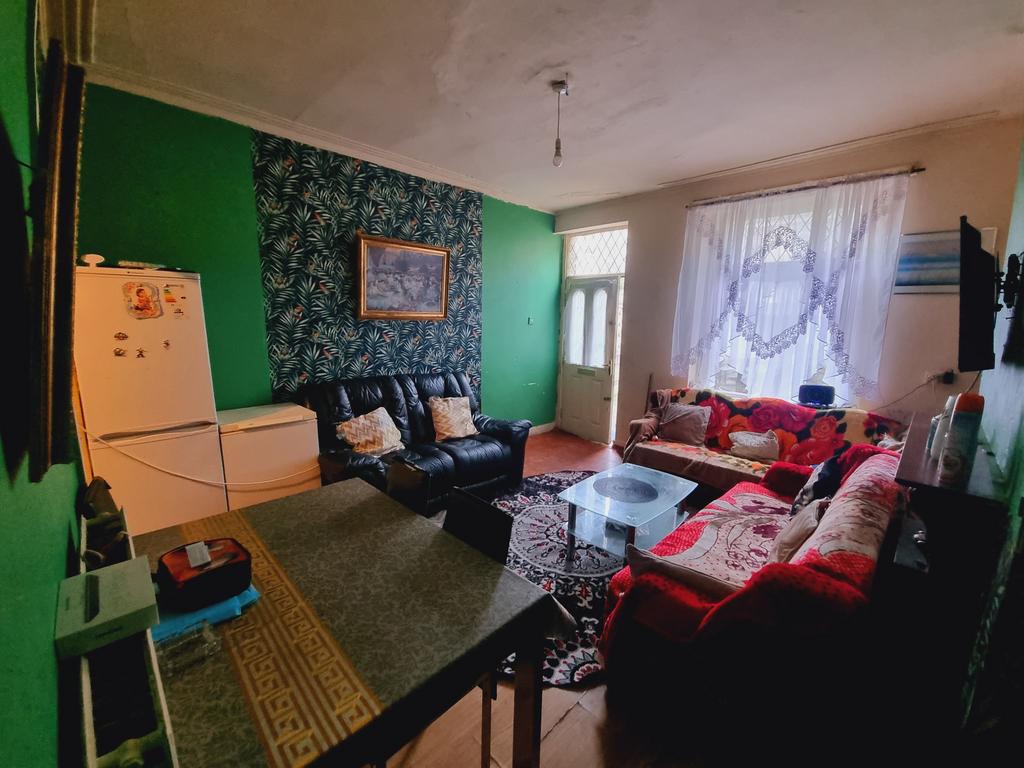 Naples Street, Bradford, BD8 2 bed terraced house for sale £75,000