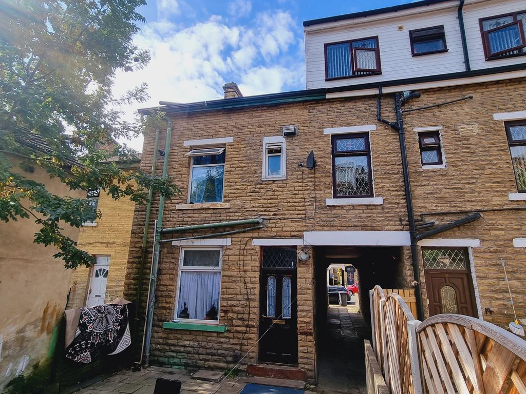 Naples Street, Bradford, BD8 2 bed terraced house for sale £70,000