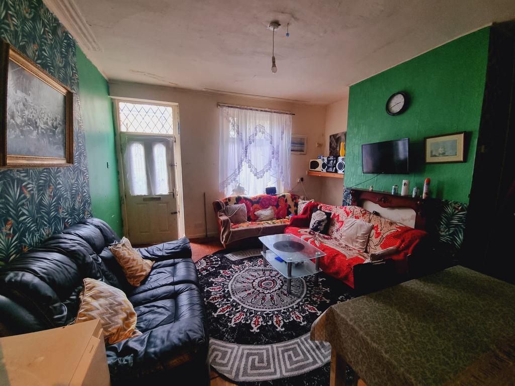 Naples Street, Bradford, BD8 2 bed terraced house for sale £70,000