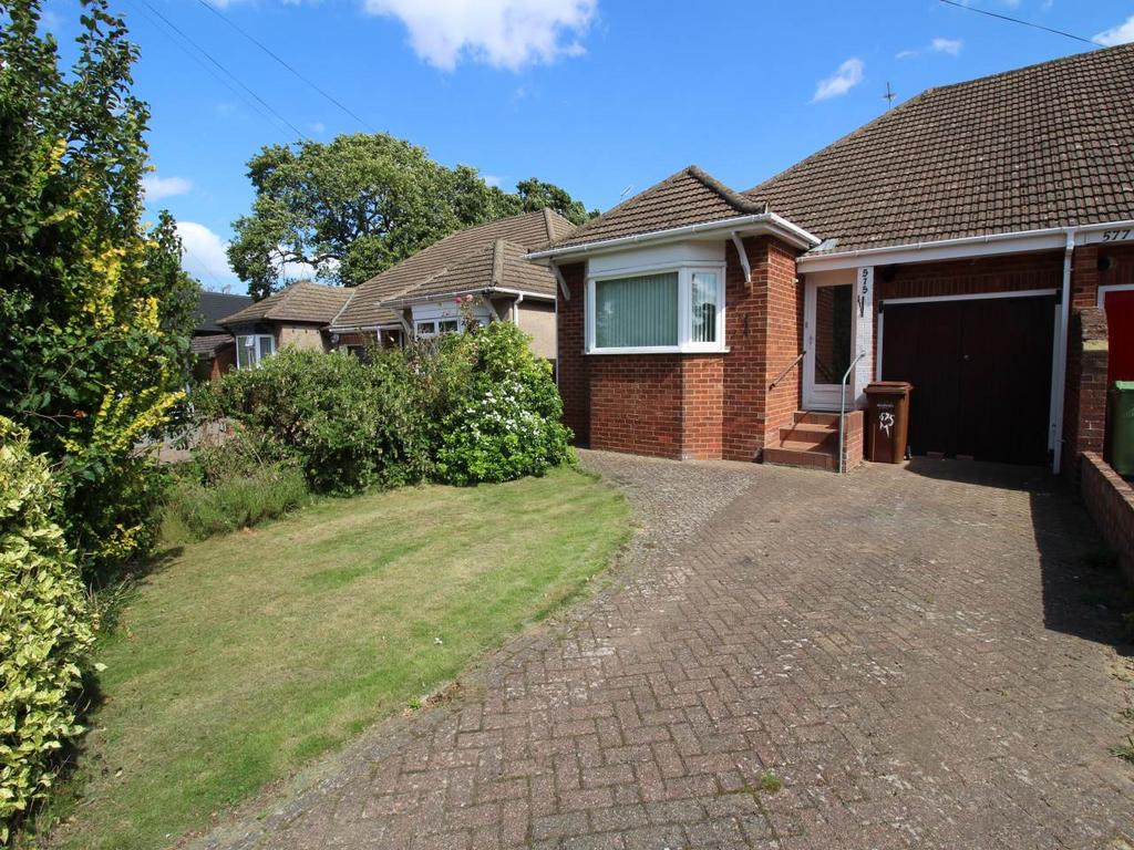 Maidstone Road, Wigmore, Rainham 2 bed bungalow £1,500 pcm (£346 pw)