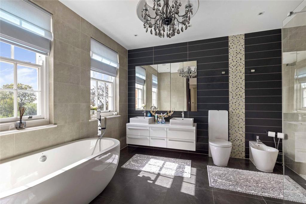 Principal Bathroom