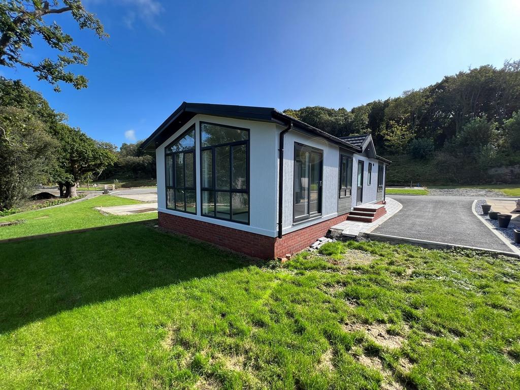 Schooner Park, New Quay, SA45 2 bed detached bungalow for sale - £195,000