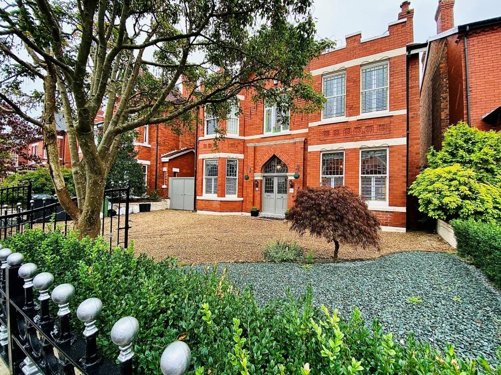 Barrett Road, Birkdale, Southport, PR8 5 bed detached house for sale