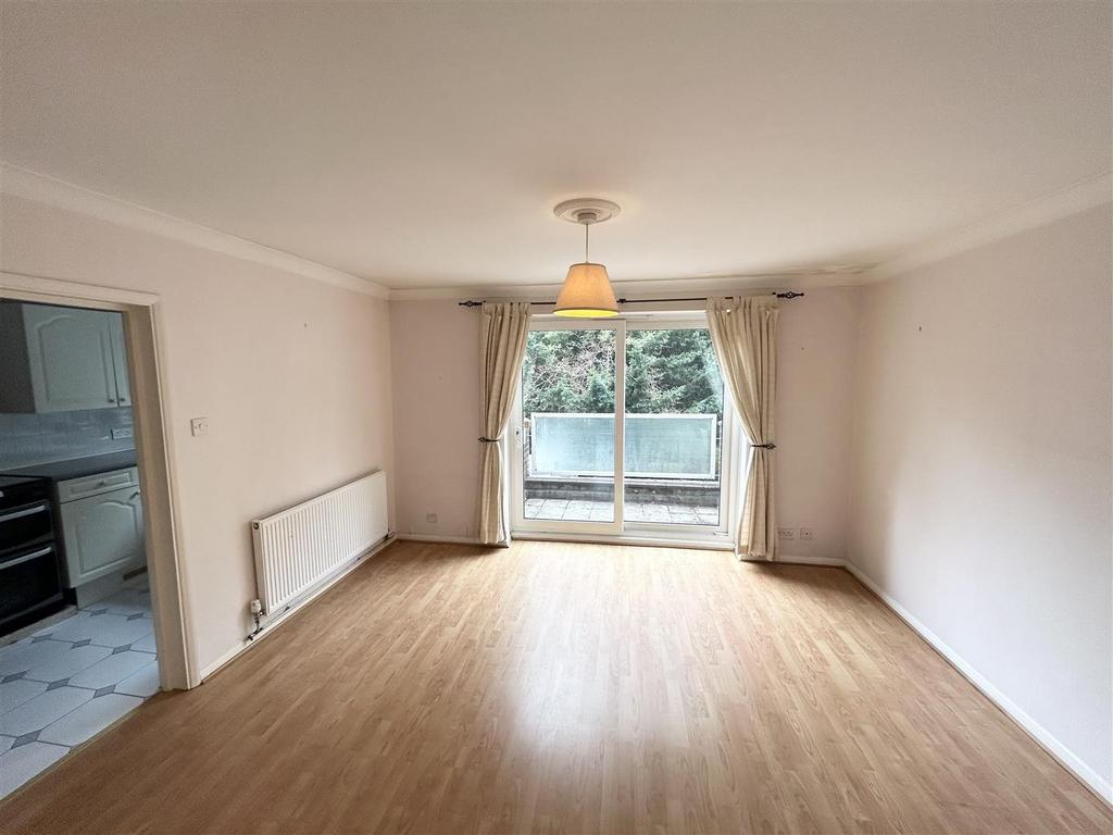 Steeplands, Bushey WD23 1 bed flat for sale £299,950