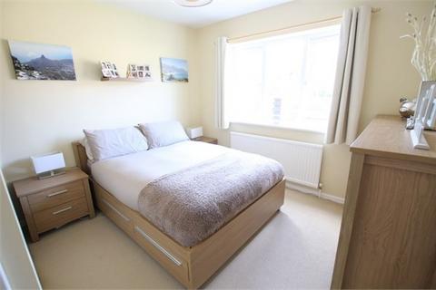 2 bedroom flat for sale, Cromwell Place, East Grinstead, RH19