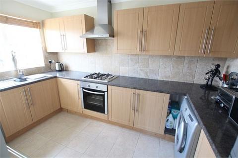 2 bedroom flat for sale, Cromwell Place, East Grinstead, RH19