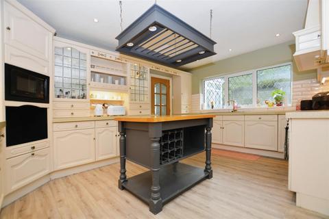 2 Valewood, Bottesford, Scunthorpe, DN16 3RS