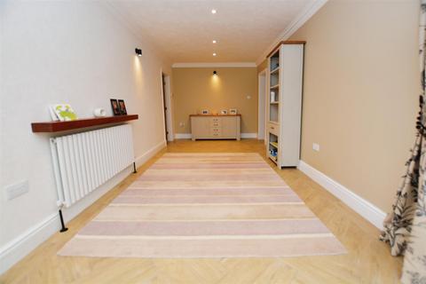 2 Valewood, Bottesford, Scunthorpe, DN16 3RS