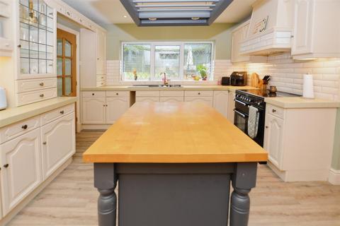 2 Valewood, Bottesford, Scunthorpe, DN16 3RS
