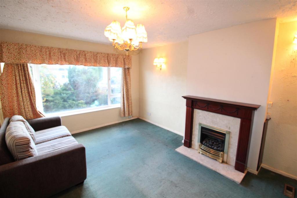 Mellowdew Road, Stourbridge 3 bed semidetached house for sale £210,000