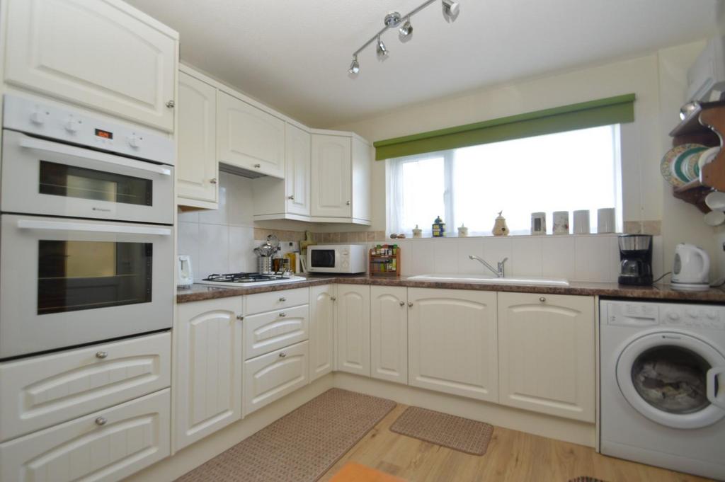 Kitchen 2.JPG