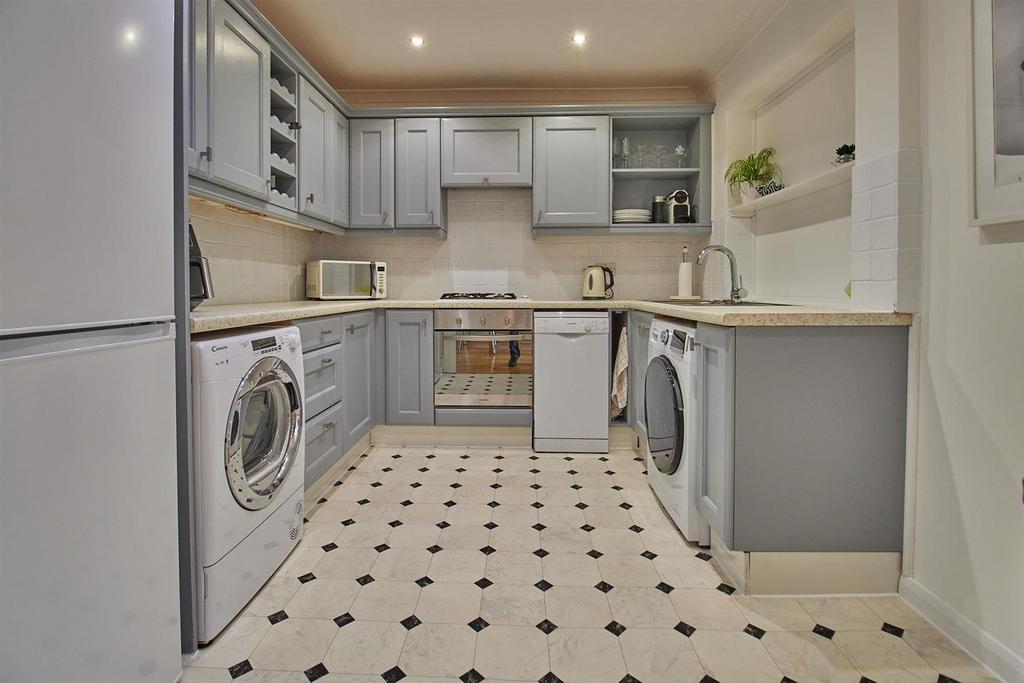 Fitted kitchen to rear