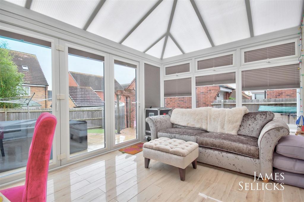 Devana Way, Great Glen, Leicestershire 3 bed semidetached house for