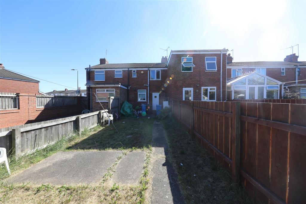 Brooklands Road, Hull 2 bed terraced house £650 pcm (£150 pw)