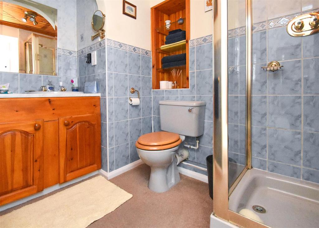 39 High Street - Ensuite Shower Room.jpg