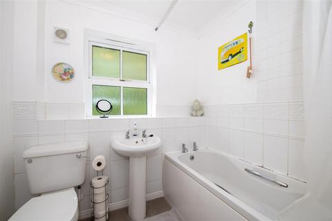 9 Oakleaf Rise, Far Forest, Kidderminster, DY14 9AE