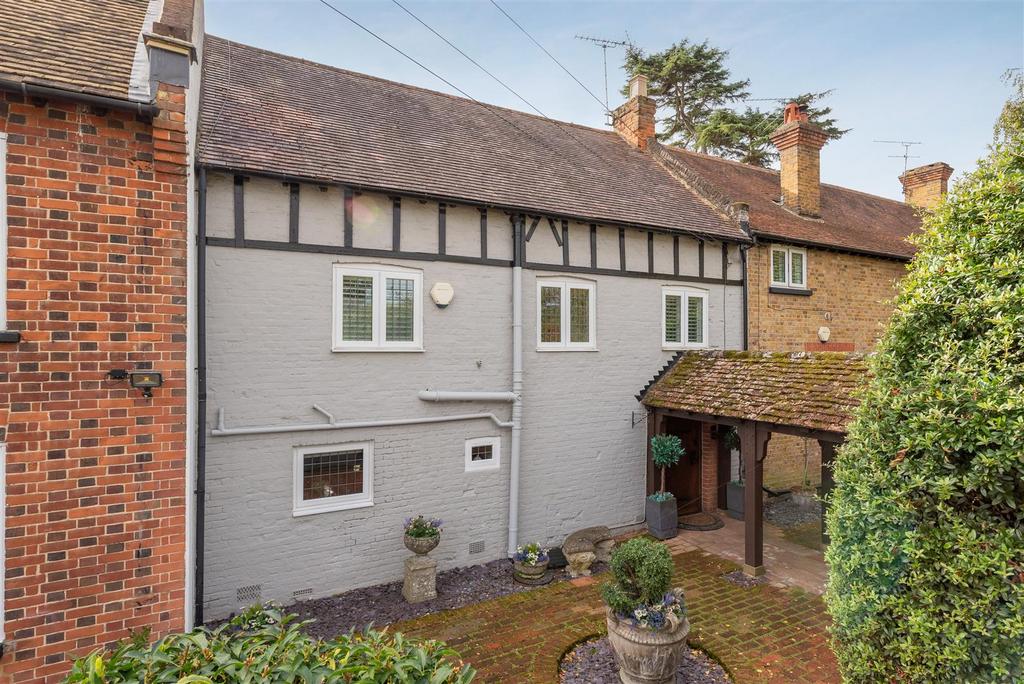 Church Road, Old Windsor 4 bed mews for sale £825,000
