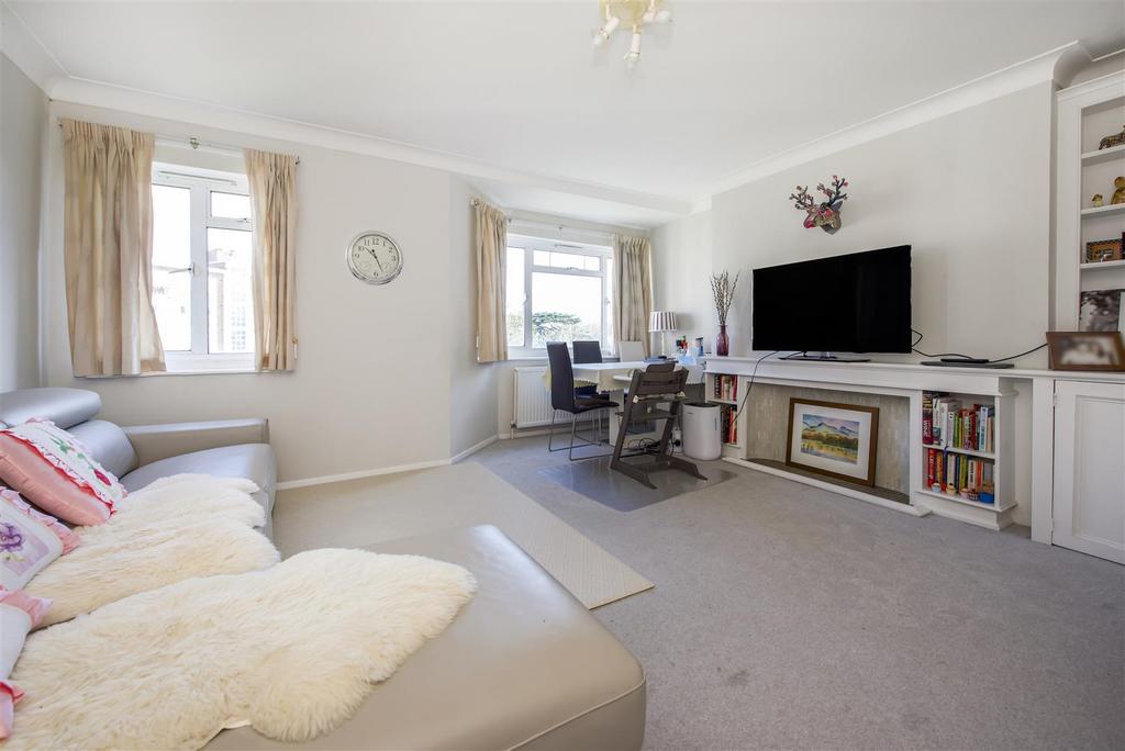 Queens Road, Richmond 2 bed flat for sale £515,000