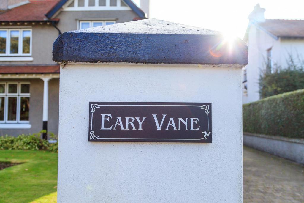 Eary Vane-5.jpg