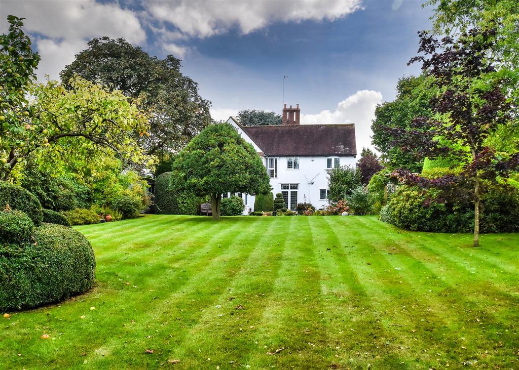 Kilburn, Stourbridge Road, Wombourne 4 bed detached house for sale £