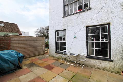 Bondgate House South, 44 Bondgate, Ripon, HG4 1QE