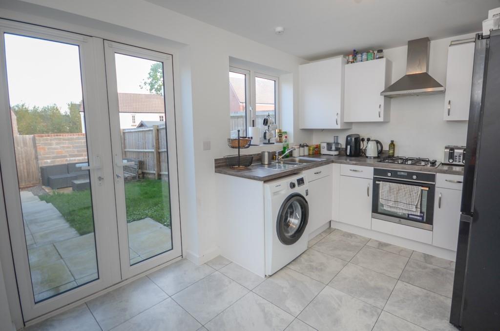 Kitchen pic 2.jpg