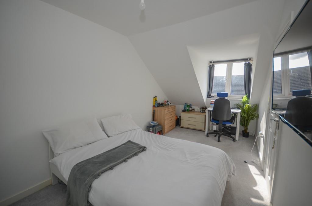 Bedroom 1 pic 2.jpg