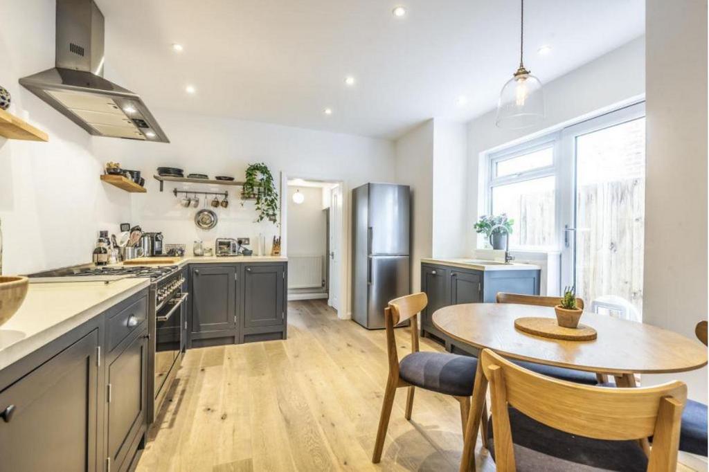 21a Garratt Kitchen.JPG