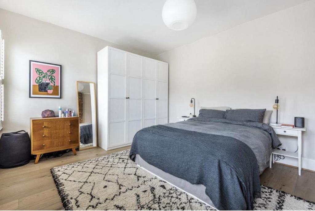 21a Garratt master bedroom 2.JPG