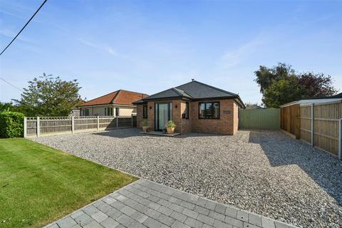 3 bedroom bungalow for sale - Hadleigh Road, East Bergholt