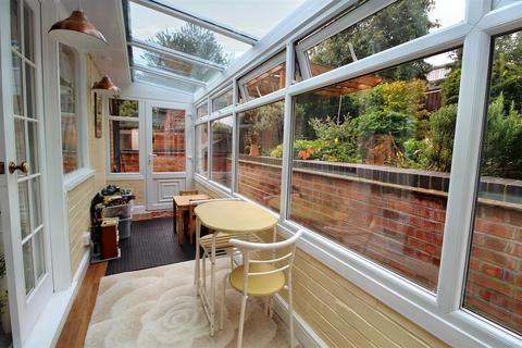 93 Hilton Road, Nottingham, NG3 6AQ
