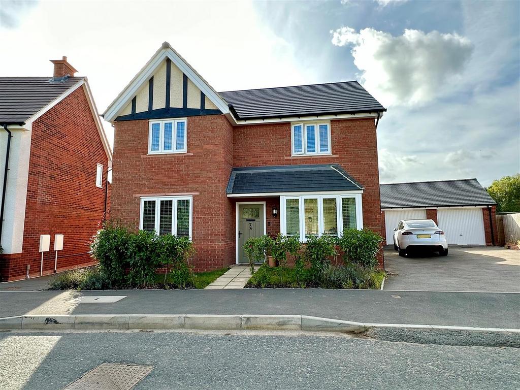 Mayors Drive, Alcester 4 bed detached house for sale £525,000