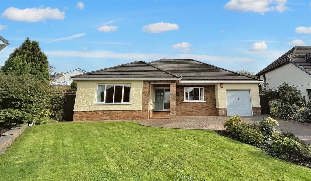 Penymorfa, Llangunnor, Carmarthen 3 bed detached bungalow for sale £