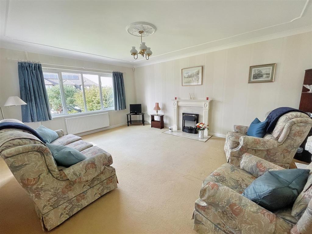 Penymorfa, Llangunnor, Carmarthen 3 bed detached bungalow for sale £