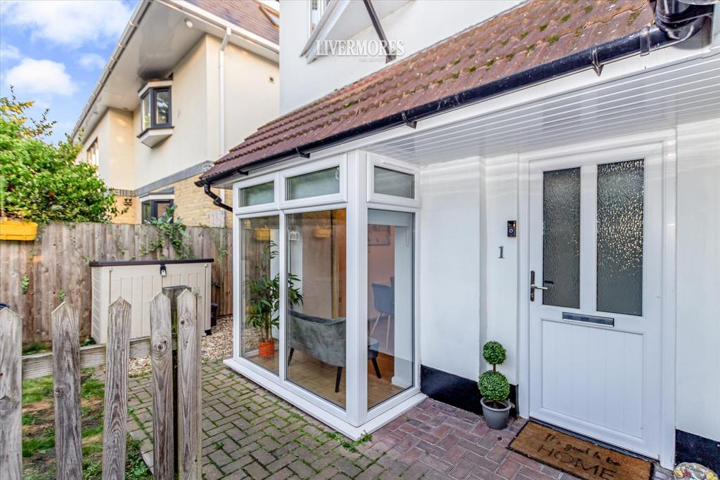 Gardner Court, Crayford Way, Crayford 1 bed apartment for sale £230,000