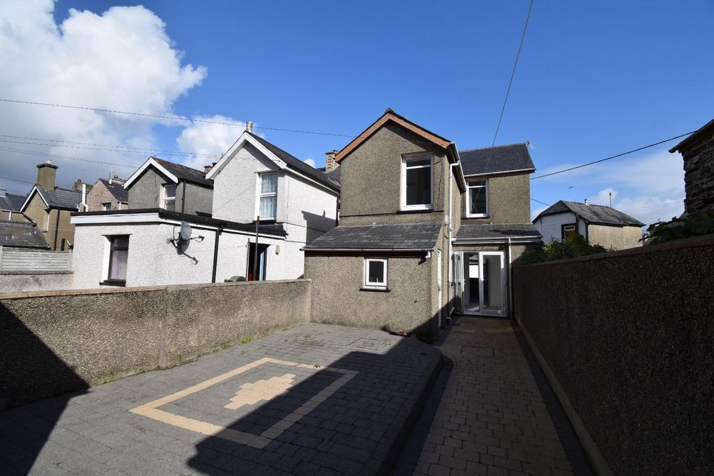 East Avenue, Porthmadog 3 bed end of terrace house for sale £185,000
