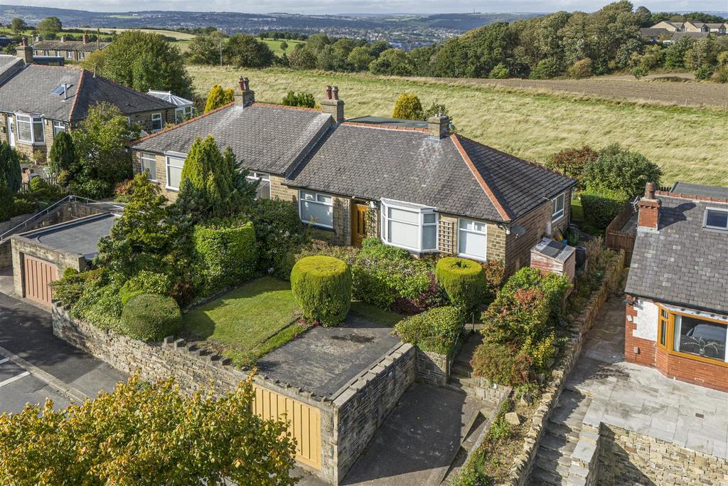 Kaye Lane, Huddersfield 3 bed semidetached bungalow for sale £250,000