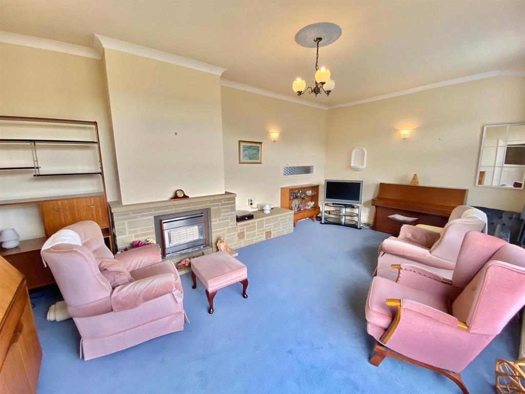 Kaye Lane, Huddersfield 3 bed semidetached bungalow for sale £250,000