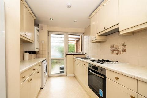10 Airedale, Hemel Hempstead, HP2 5TP