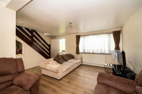 10 Airedale, Hemel Hempstead, HP2 5TP