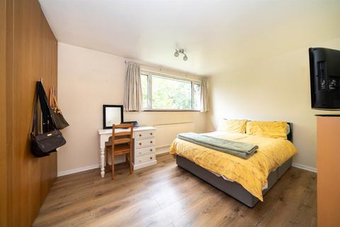 10 Airedale, Hemel Hempstead, HP2 5TP