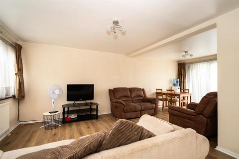 10 Airedale, Hemel Hempstead, HP2 5TP