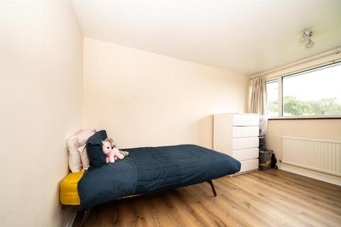 10 Airedale, Hemel Hempstead, HP2 5TP