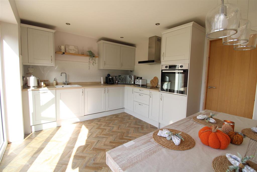 Kingsway, Darlington 3 bed semidetached house for sale £165,000