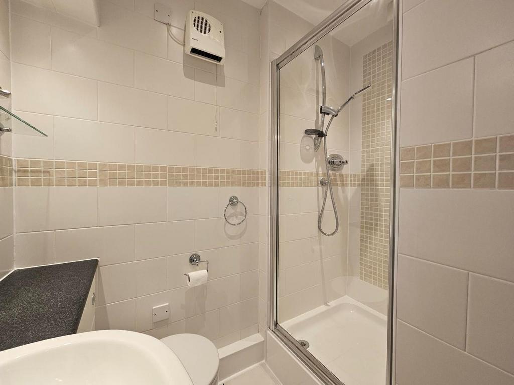 En-Suite Shower 2