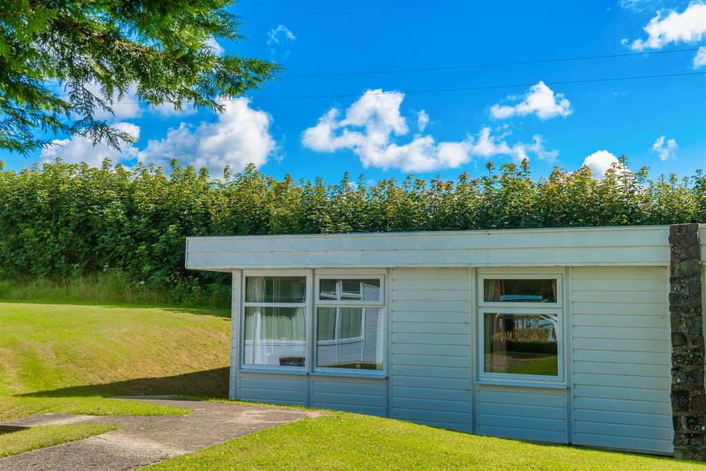 Cuffern 2 bed chalet for sale £65,000
