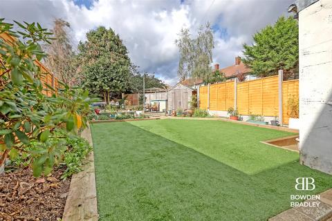 63 Tufter Road, Chigwell, IG7 4EB